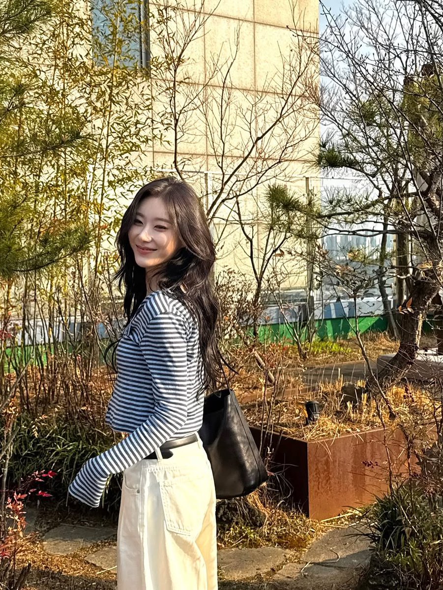 chaeryeong moments that could kill a sapphic tweet media