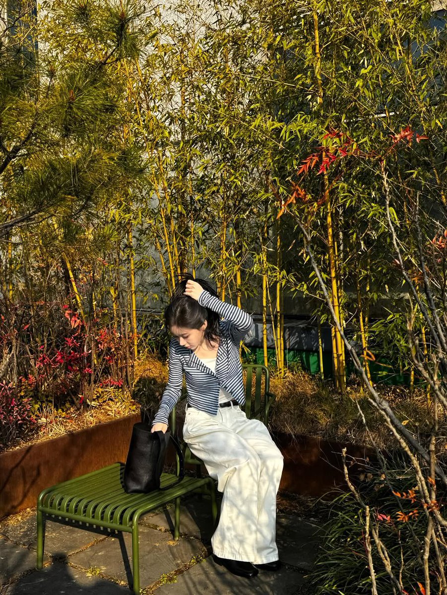 chaeryeong moments that could kill a sapphic tweet media