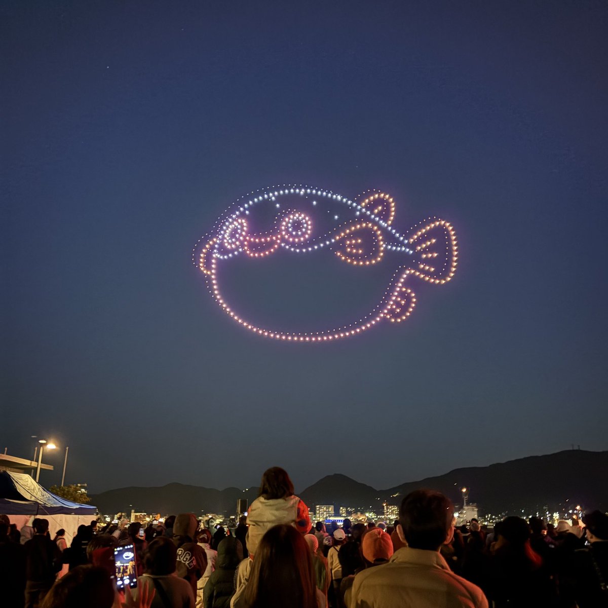 関門海峡でドローンショーやってた