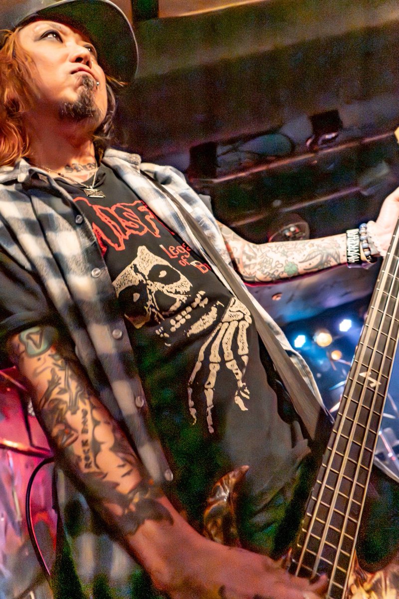 SKINHEAD GIRL tweet media