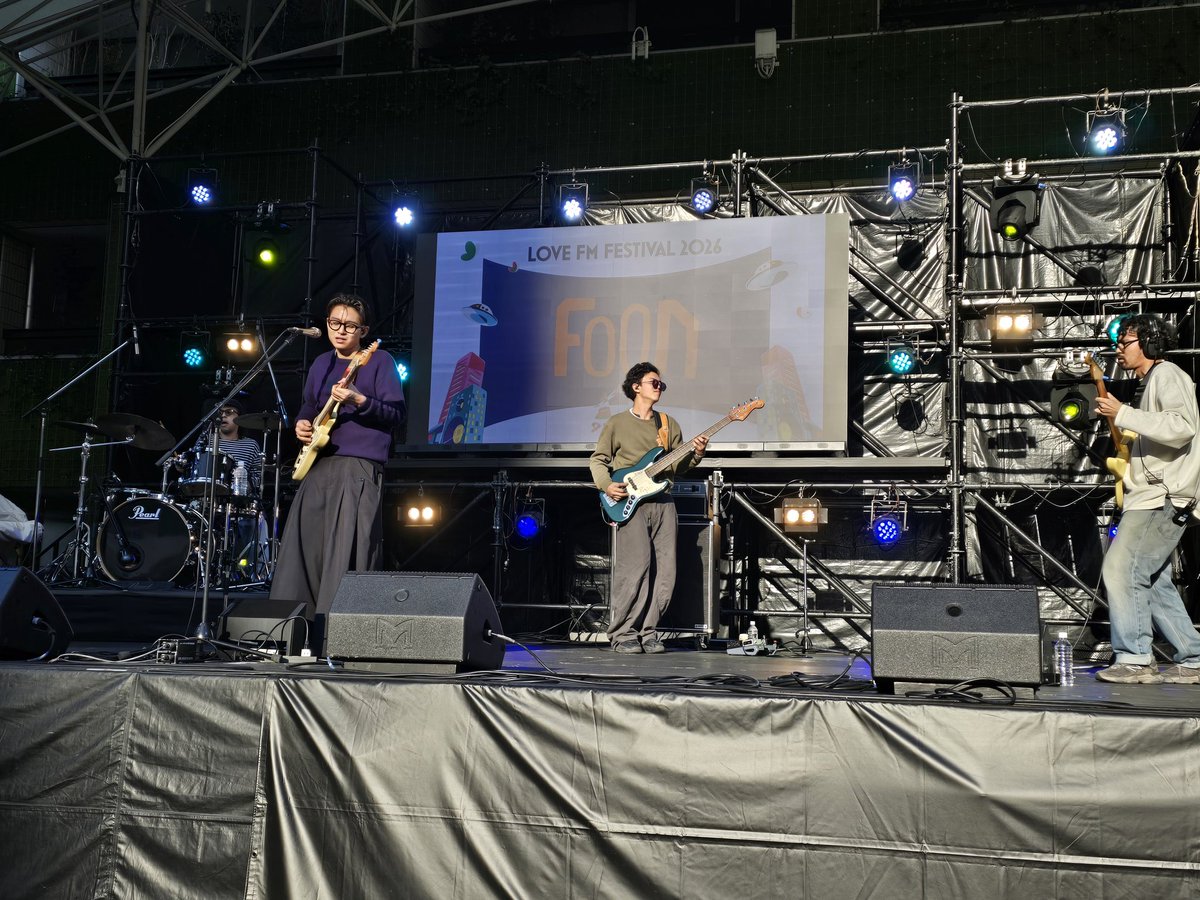 sah12_07's tweet photo. タイからようこそ~
初めての日本での公演だったらしい
素敵な歌声、かっこよかった😊
#lovefes
#Foon https://t.co/VptixBFh4h