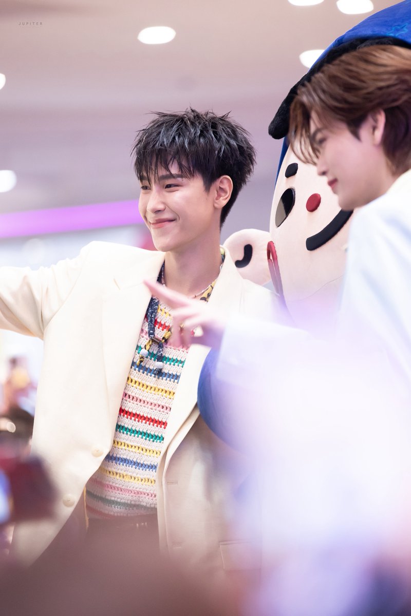 มาแล้วครอบครัว จูมาร์คโม่มี่ 🌞🌛⭐️💫

JUNIORMARK AT SUMMER THE MALL BANGKAE

#THEMALLSUMMER2026xJUNIORMARK
#junniorrs #markjrtn #JuniorMark #JUMMO