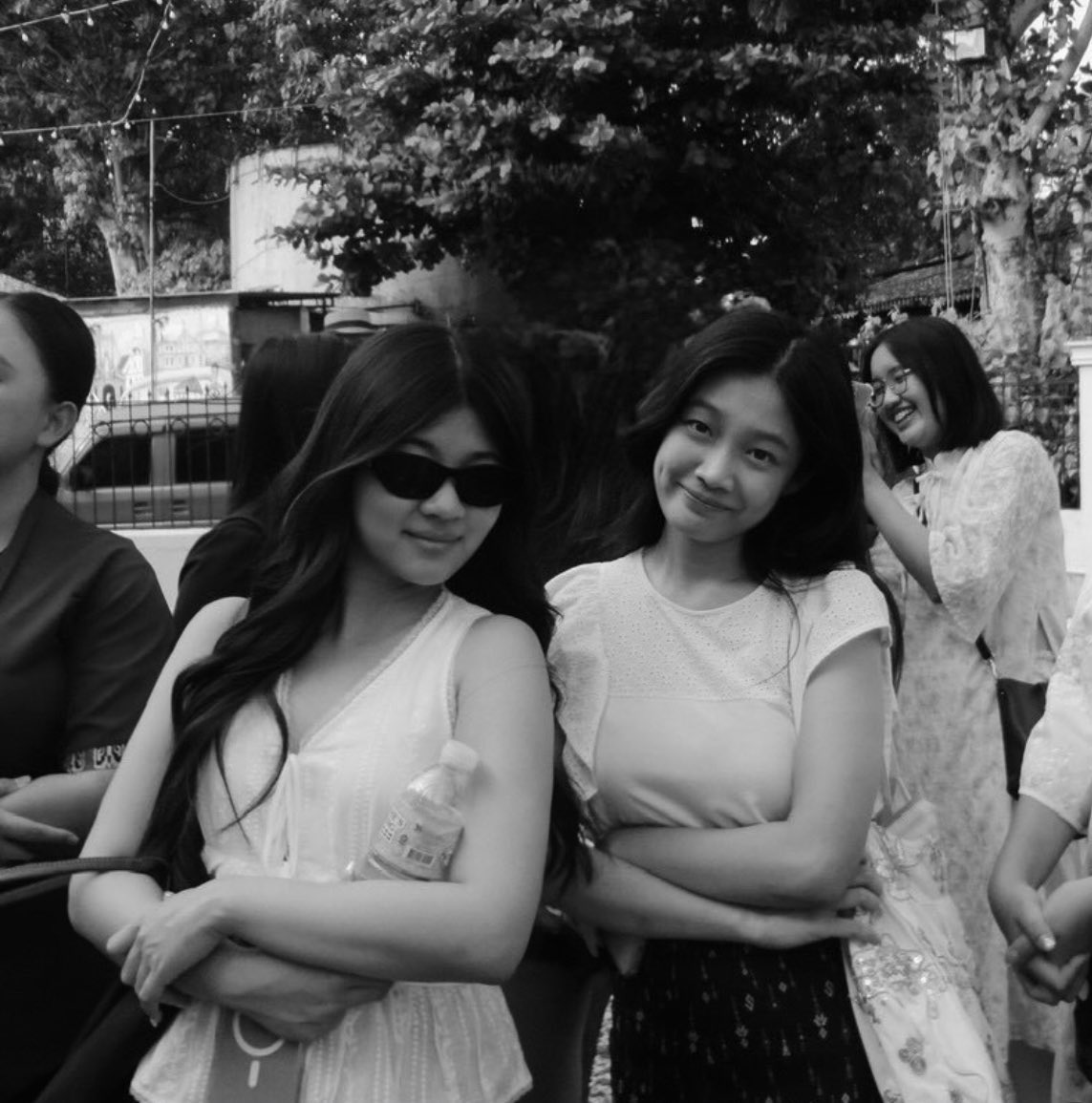 AgussoAgusso3's tweet photo. แม่ๆตุวติดกันมาก พี่สาวตุวติดกันมาก ส่วนคู่นั้น อาจจะยังเหรอ 5555 https://t.co/s4Pgef1zfx
