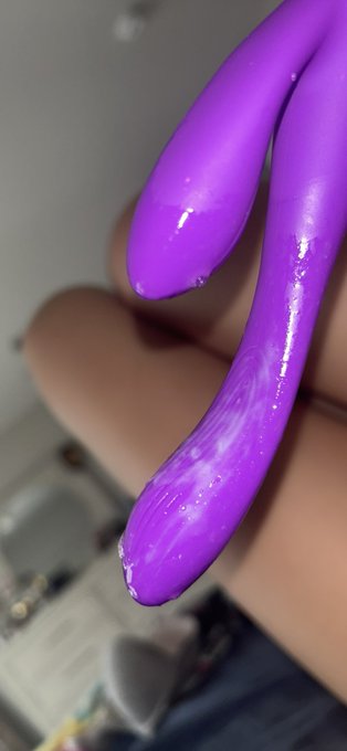 LauraCarter345's tweet photo. J'arrive pas à m'en séparer même ce matin je l'ai utilisé 🥹🤤

Rt + like et dm si t'as mieux à me proposer ❤️ https://t.co/DIyah0TrMp