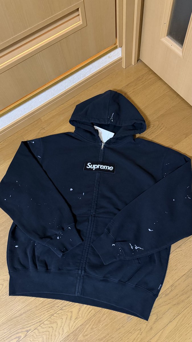 I55I_T's tweet image. Supreme × MM6 26SS Week4店舗抽選に行って来ましたぁ‼︎…😆✨

列の最後尾が分からず…狼狽えながらの並びです‼︎…950人超の並びとなり…W eek4は12時頃の入店です!…お目当てのBox Logoフーディの黒が…購入出来ました‼︎…前回は靴下だけでしたので…とっても嬉しいです‼︎…🥰✨

#Week4