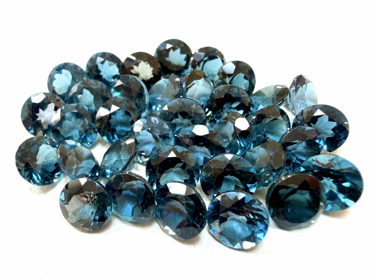 たからいしルース tweet media