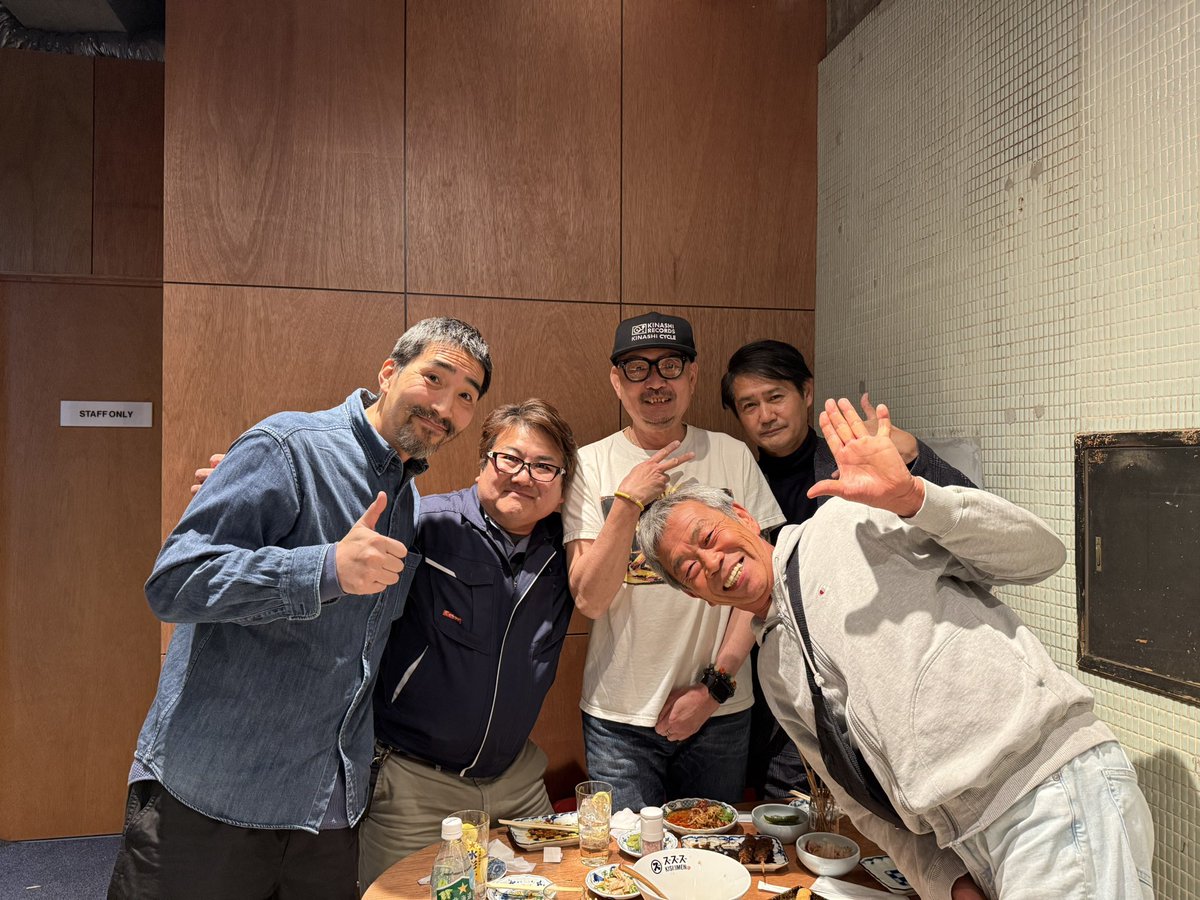 きしめんズズズ 名古屋市中区栄
はなまるうどん×星が丘製麺所
新業態2026年3月11日OPEN

初めて行ったら衣笠太門さんたちが昼から飲んでるところに偶然遭遇！なんたる奇跡。合流させていただいた♪
15時から夜メニューに切り替え。詳細は順次ポストします。 ここはヤバい
instagram.com/kishimen.zuzuz…