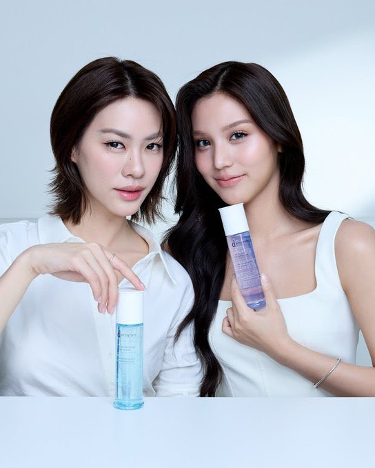 AnyChicken22's tweet photo. รีวิวจากลูกค้าจริง (ที่ถ่ายรูปไม่สวย 🤣)
คือชอบ D Programจริง อันนี้packagingเก่าเลยไม่เหมือนของดารา ใช้จริง ใช้ดี
ซื้อที่ไทยรอโปรดีๆ ถูกกว่าซื้อที่ญปด้วย
#dprogramThailand #เวชสำอางอันดับหนึ่งในญี่ปุ่น
#emibonnie #beonnnie #emiamily https://t.co/Ol38PoNX0V