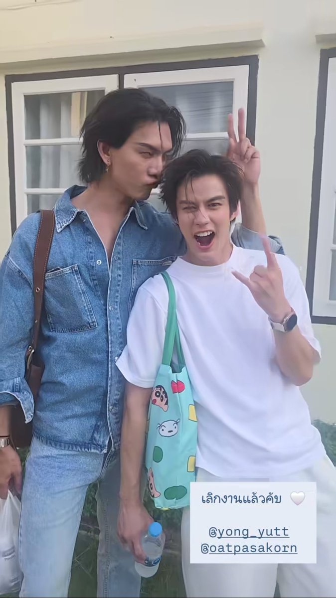 อยากถามพี่เสื้อยีนส์
แฟนดื้อมากไหมฮับ
แต่ ดื้อแค่ไหนก็รักแหละเนอะ