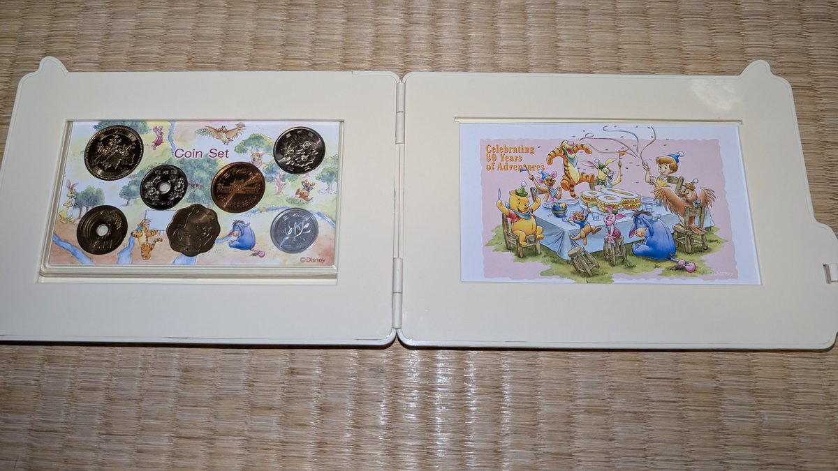 mochimochinoyan's tweet image. クマのプーさん80周年記念2006年貨幣セット、買取に持っていったけど買取できなとのこと。
666円入っているので取出して買い物するか?ショボーン。
#japanmint #造幣局