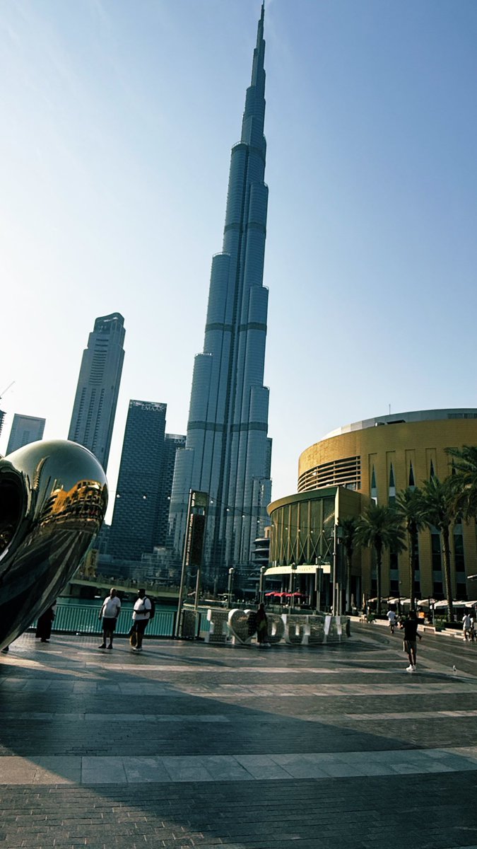 azom0789's tweet photo. The Brujkhalifa luxury Iconic brand Dubai,UAE ❤️🇦🇪🌙 https://t.co/ZZaFylZRBo