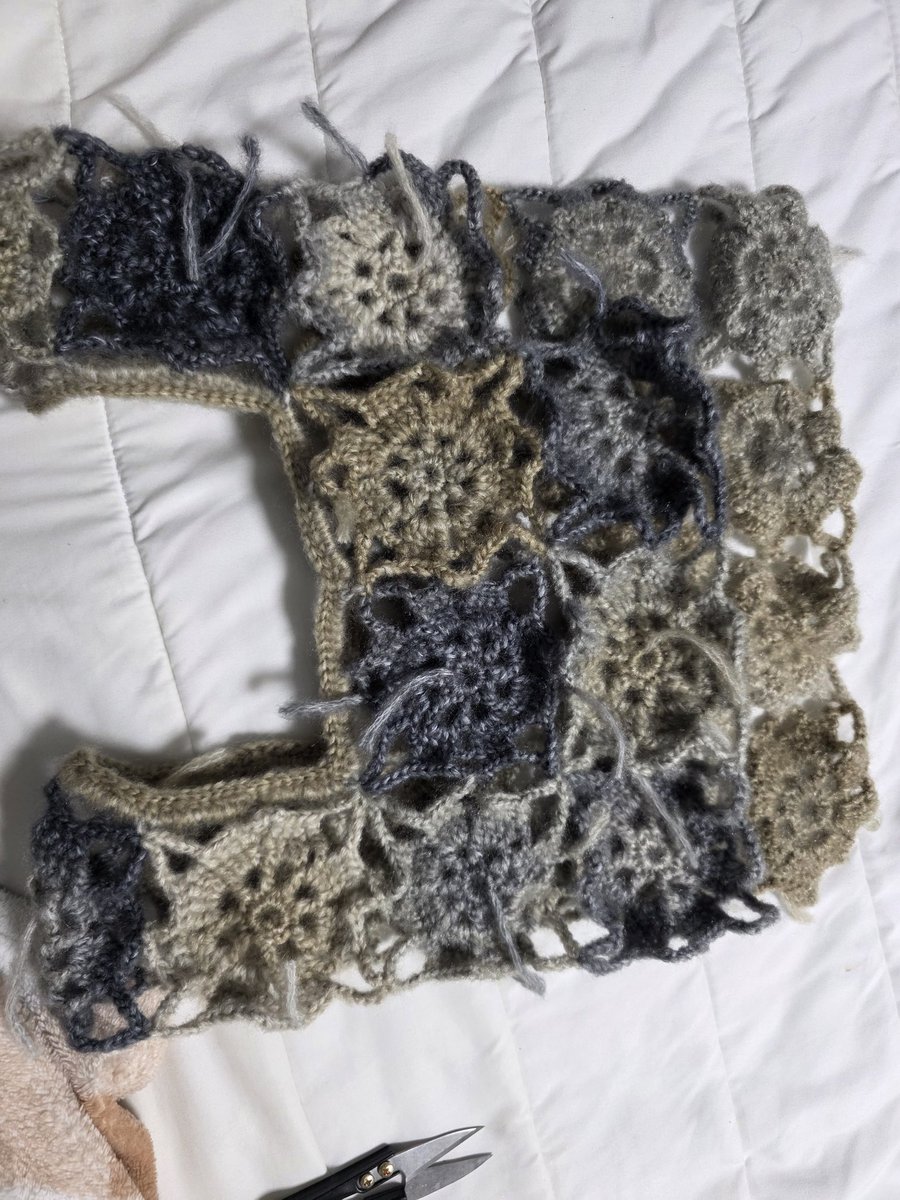 이건 나흘전이고 지금은 이렇습니다
실정리 할 생각에 아득해지는중
모티브가 30개라지