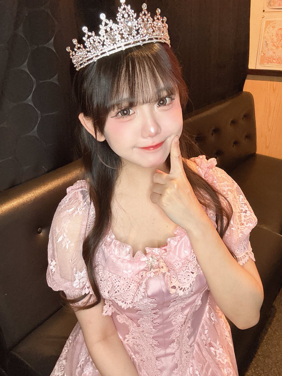 ろぐいん！
ラスト出勤みんな会いに来てね🥹✨
最後は沢山笑って泣いて酔いたい！！
飲みベ高いです！自分やれます！
やらせてください！！！
今日は私が死ぬまで！
みんな待ってる！！！