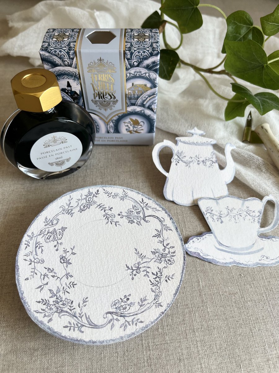 Chiecalligraphy's tweet photo. "PORCELAIN PAST"
LA BELLE EPOQUE COLLECTION
inktone：NIMBUS BLUE
@FWPStationery 
@FWPStationeryJP 

#ferriswheelpress
#フェリスホイールプレス https://t.co/OGywB0PZ1y