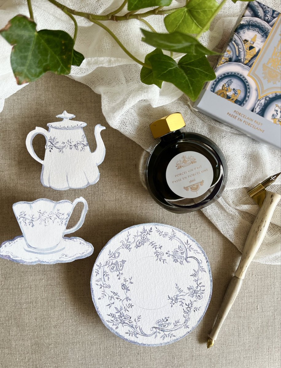 Chiecalligraphy's tweet photo. "PORCELAIN PAST"
LA BELLE EPOQUE COLLECTION
inktone：NIMBUS BLUE
@FWPStationery 
@FWPStationeryJP 

#ferriswheelpress
#フェリスホイールプレス https://t.co/OGywB0PZ1y