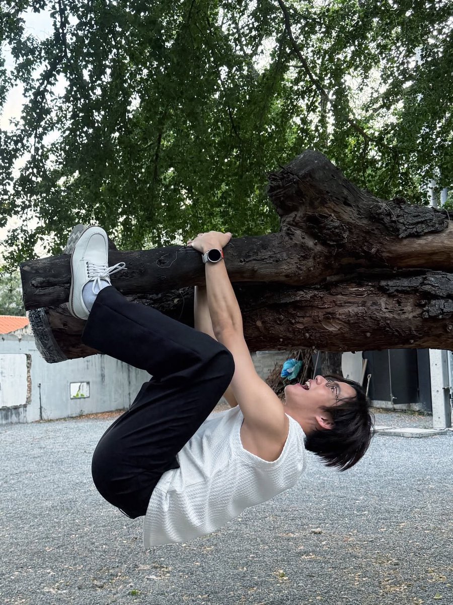 พี่ภาสมาอวดความหล่อกล้ามสวย💪 🙂‍↔️
พี่ภาสมาอวดความซนแสบสุด🤪        🙂‍↕️

ขายหล่อมันเบาไปขายแปกเริ่ดกว่างี้
🤣🤣
เอาเอาพี่ว่าเริ่ด พ้มกะว่าเริ่ด🤭👌

2103 Oat My Sunshine

#OatPasakorn <a href="/oat_psk/">Oatpasakorn</a>