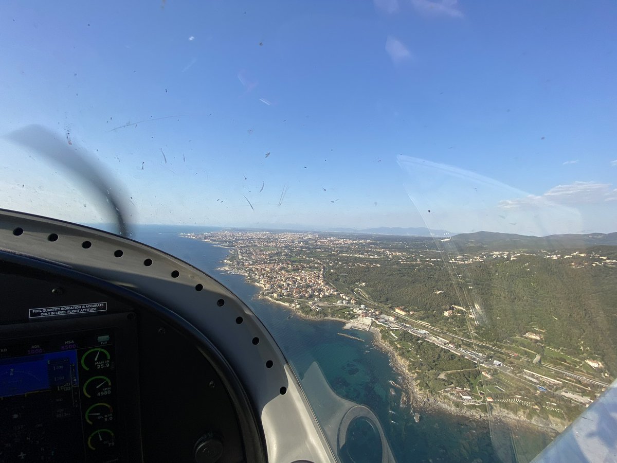 ZattiAlex's tweet image. "Break the routine," says therapist.  
Me: breaking it at 8500 feet instead 😂✈️

#PilotLife #AviationLovers #MapSkills #CloudSurfing #AerialViews #WeekendFlight #AvGeek #AboveTheWorld #VFRLife