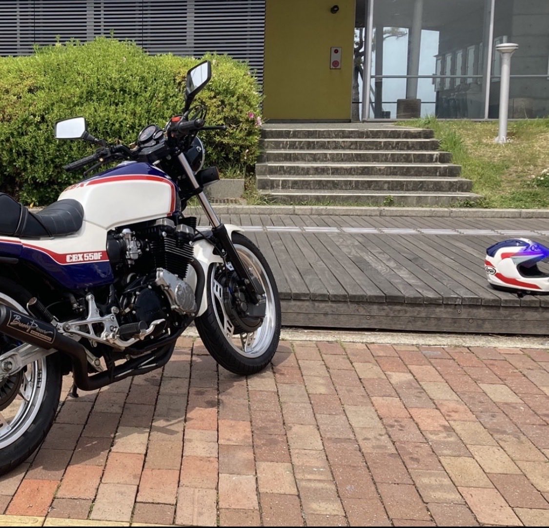 #バイクプラモ盛上げ隊 #ジオラマ
#サンポート

レンガ敷設、まあまあ大変でした😃

少しデッキも作って、草生やして大体イメージ通りかな