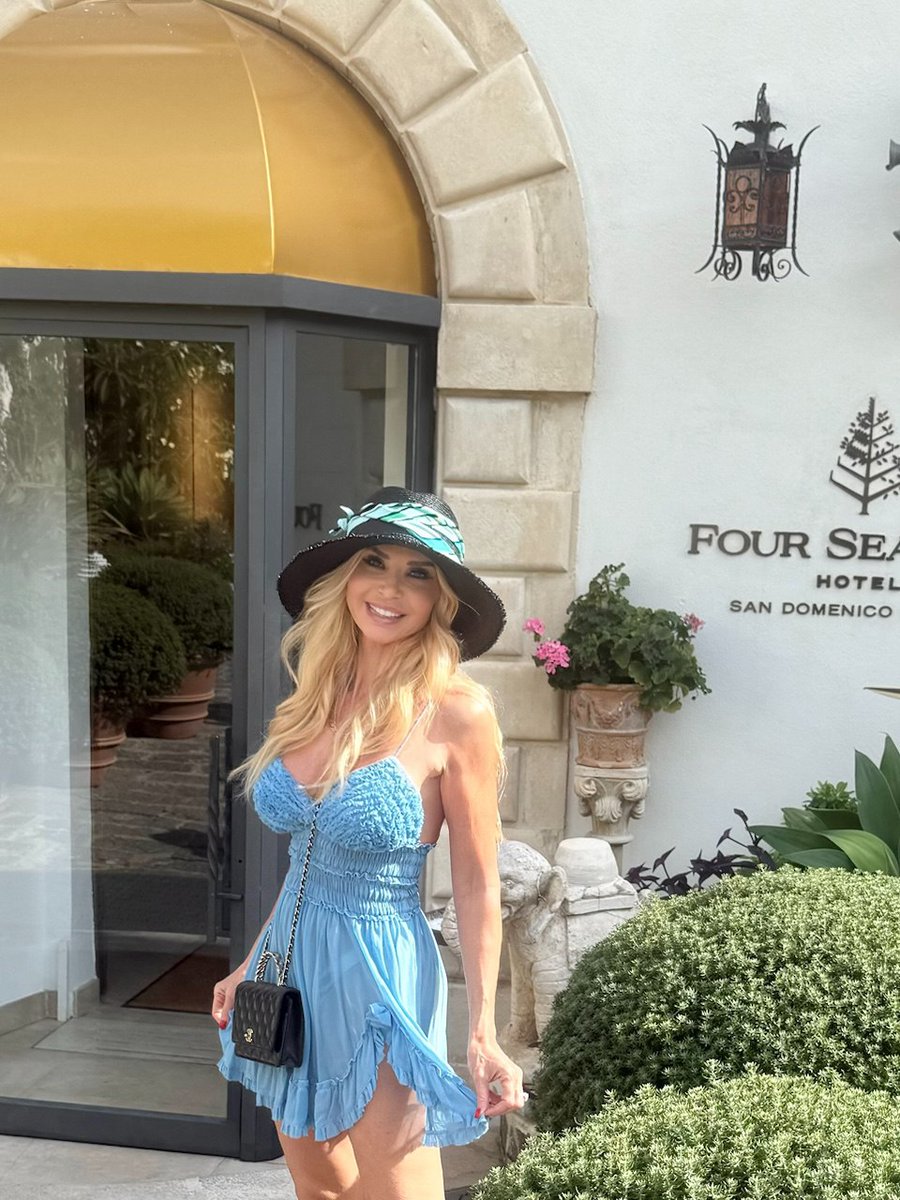 blueangy from Fortlaudere tweet media