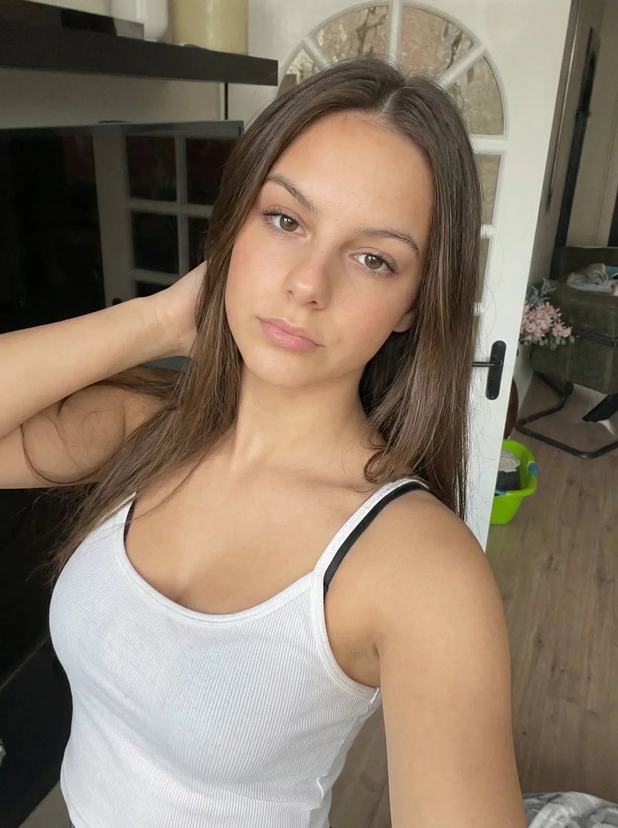 Moneyqueenava06's tweet photo. Loser🫵🏻
Zahle für diese Schönheit 

Findom Geldherrin Geldsklave loser Beta sph https://t.co/X2fIUuQ2jJ