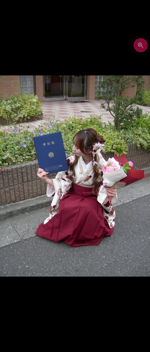 VB029_Lover's tweet photo. 卒業式シーズンなので袴と
潮吹き(おもらし？)です(笑)

普段、見れないから袴もとても
素晴らしい物ですねぇ

もし着物を着るのが好きで
たたないおっさんでもお互いの
性を楽しめる人が、この世に一人でも
いて下さるのなら、あなたに尽くして
楽しんでくれる様に頑張るだろうな❤️

#着物 #出会い https://t.co/e6VdICtddt