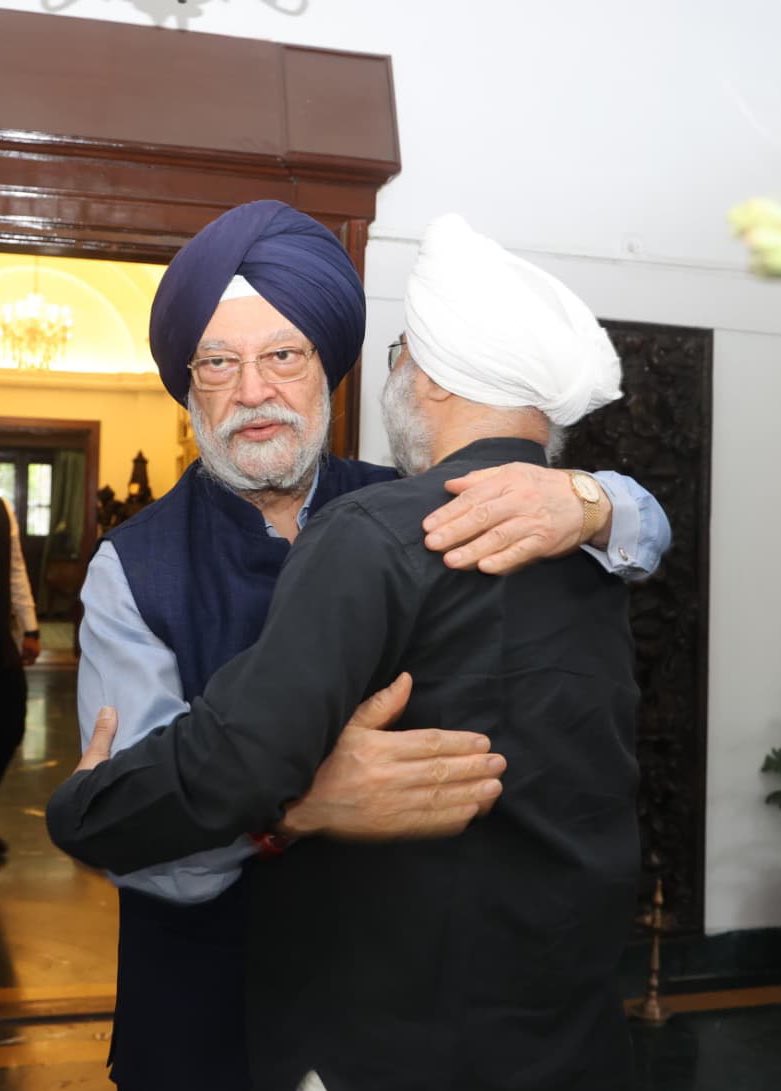 HardeepSPuri's tweet photo. Lakshmi and I were very happy to receive our friend, former colleague and now the Lt. Governor of Delhi, Sardar @SandhuTaranjitS Ji and his wife Reenat Sandhu Ji today.
A friend from our days as officers of Indian Foreign Service, our association goes back several decades. 
As residents of Delhi, we look forward to the transformation and development that Sandhu Ji will usher in the city where I was born and raised.

@LtGovDelhi @PetroleumMin @PIB_India