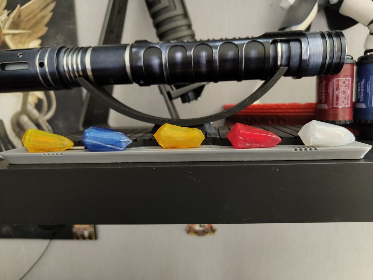 La collection s'agrandit encore un peu 😋😁
#starwars #lightsaber #galaxysedge