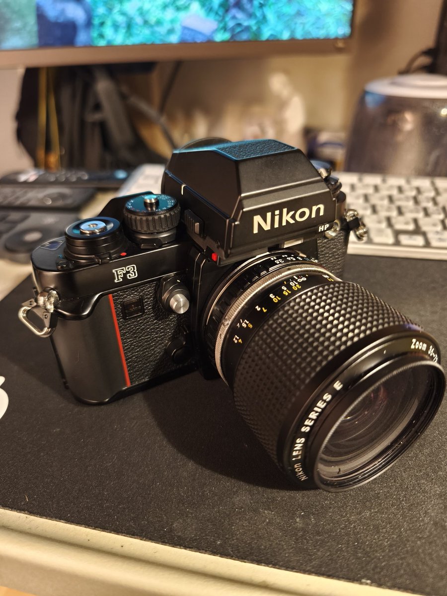just_nerimono's tweet photo. ひょんなことから我が家にやってきた美品のNikon F3とズームレンズ、どうやって画角変えるのか苦戦してたらまさか伸ばすんかい https://t.co/czrR6bKt8A