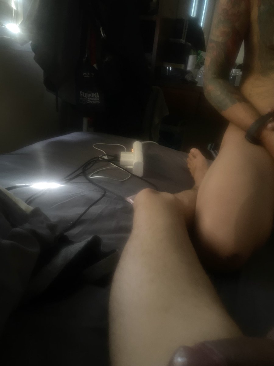 มัวแต่ถอดนาฬิกา รีบๆลุกขึ้นมานั่ง😊