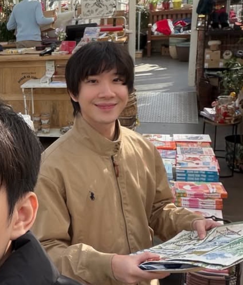 didi⁷🪭 cat at cat cheer tweet media