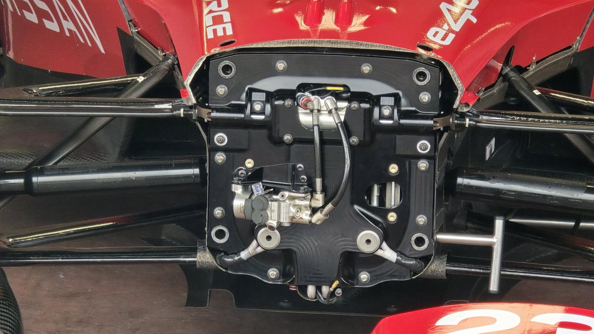 ScarbsTech's tweet photo. With steel suspension, no power steering and walls! @FIAFormulaE had several crashes which caused kick back through the steering injuring the drivers.
Part of the safety solution is this retrofit steering damper from PKM @Multimatic.
#FEtech #MadridEprix https://t.co/VRKVMDvPU0