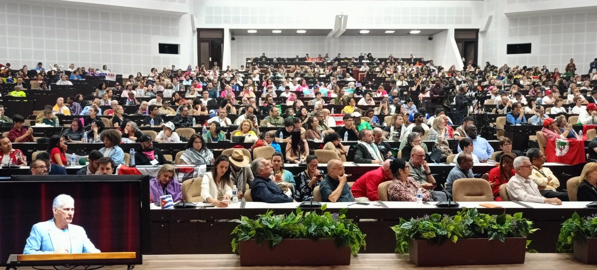 Nuestro Presidente 
<a href="/DiazCanelB/">Miguel Díaz-Canel Bermúdez</a>
 Primer Secretario del 
<a href="/PartidoPCC/">Partido Comunista de Cuba</a>
 se dirige a los participantes del Convoy Nuestra América. #Cuba #CDRCuba #CubaNoEstáSola #CubaNoSeRinde#HonorHolguinero