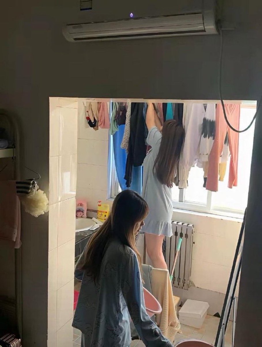 myyoof's tweet photo. 在宿舍里，我来偷拍舍友，你负责对她们撸射！🥵 https://t.co/xp31lf958X