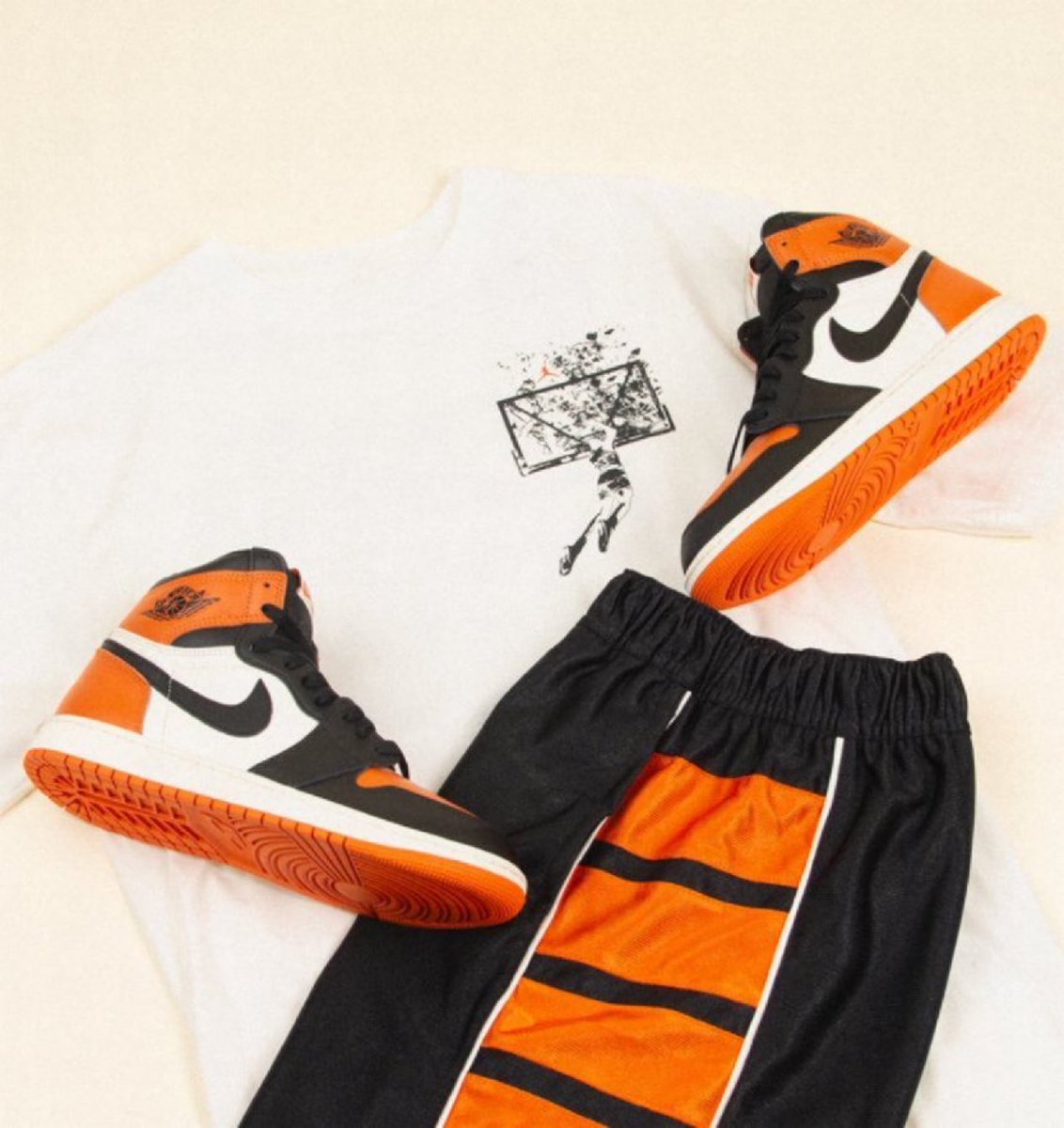 SNKR_TWITR tweet media