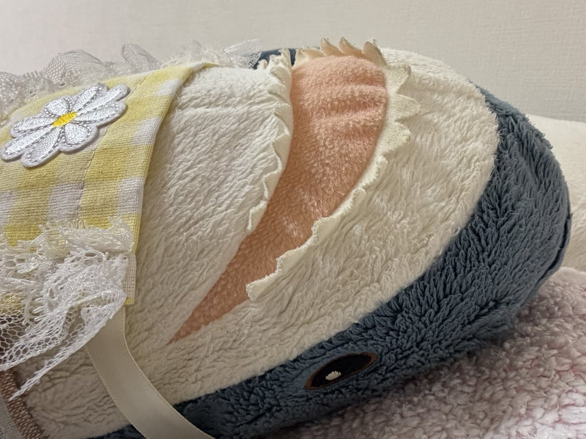 migapatch's tweet image. 朝起きたときに
このお顔とお口が
目の前にある幸せを
噛み締めるのでパッチ🦈💖ｸﾞﾊﾊﾊﾊ
#IKEAサメ #IKEAshark #blahaj