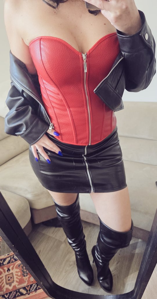 Déesse Esmeralda 😈🖤 tweet media