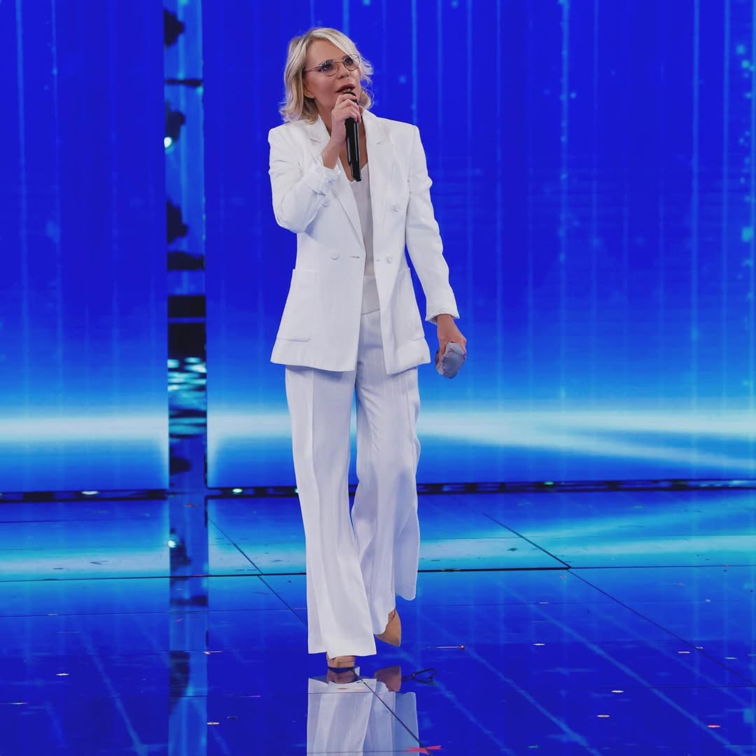 Pronti per il ritorno del grand sabato mariano🤍
White forever😍
#Amici25