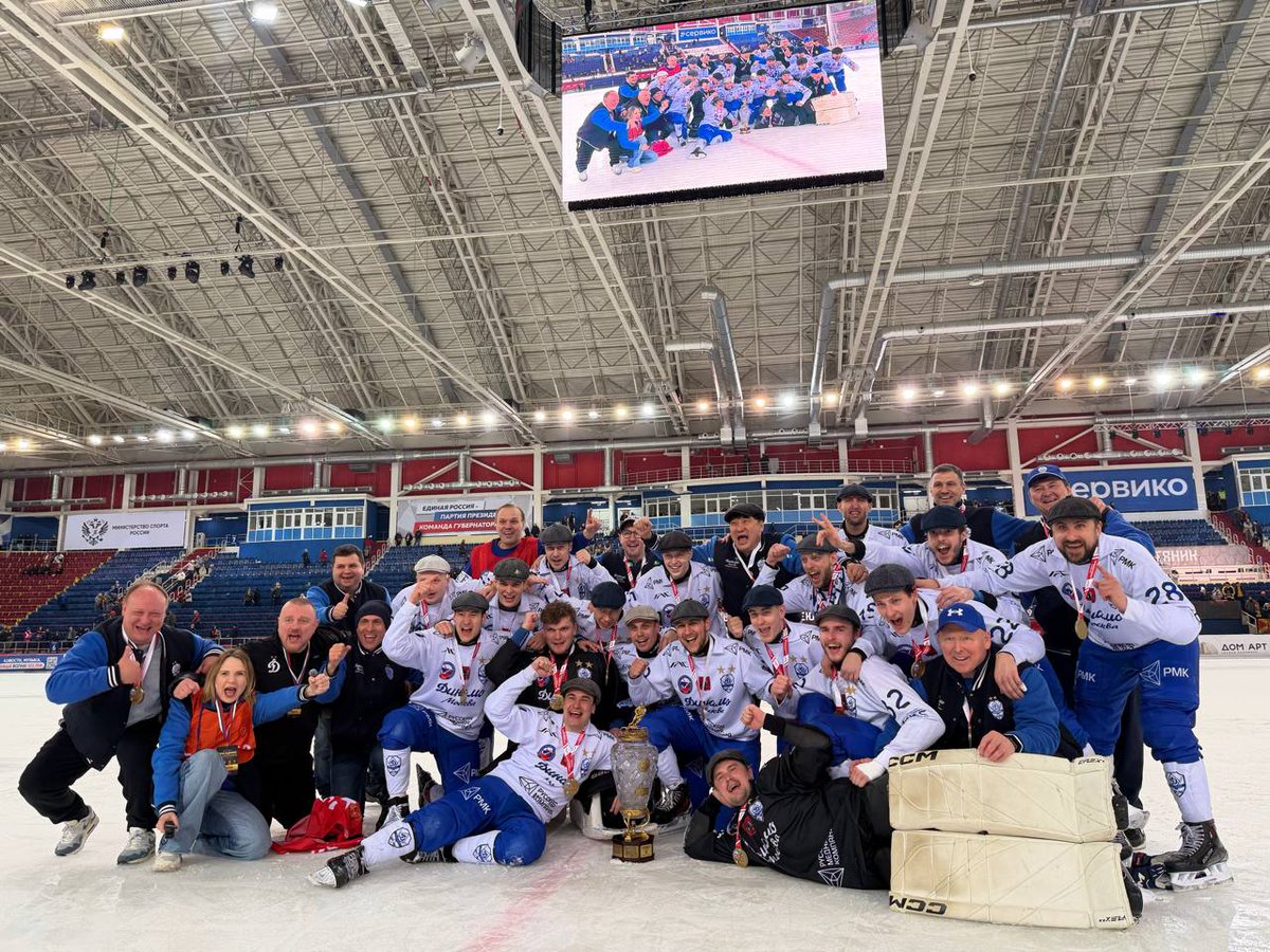 panindenis1975's tweet photo. Сегодня московское "Динамо" в 25 раз стало Чемпионом России по русскому хоккею! #хсмдинамомосква #сканефтяникдинамо #русскийхоккей #bandy https://t.co/NEN61YW76P