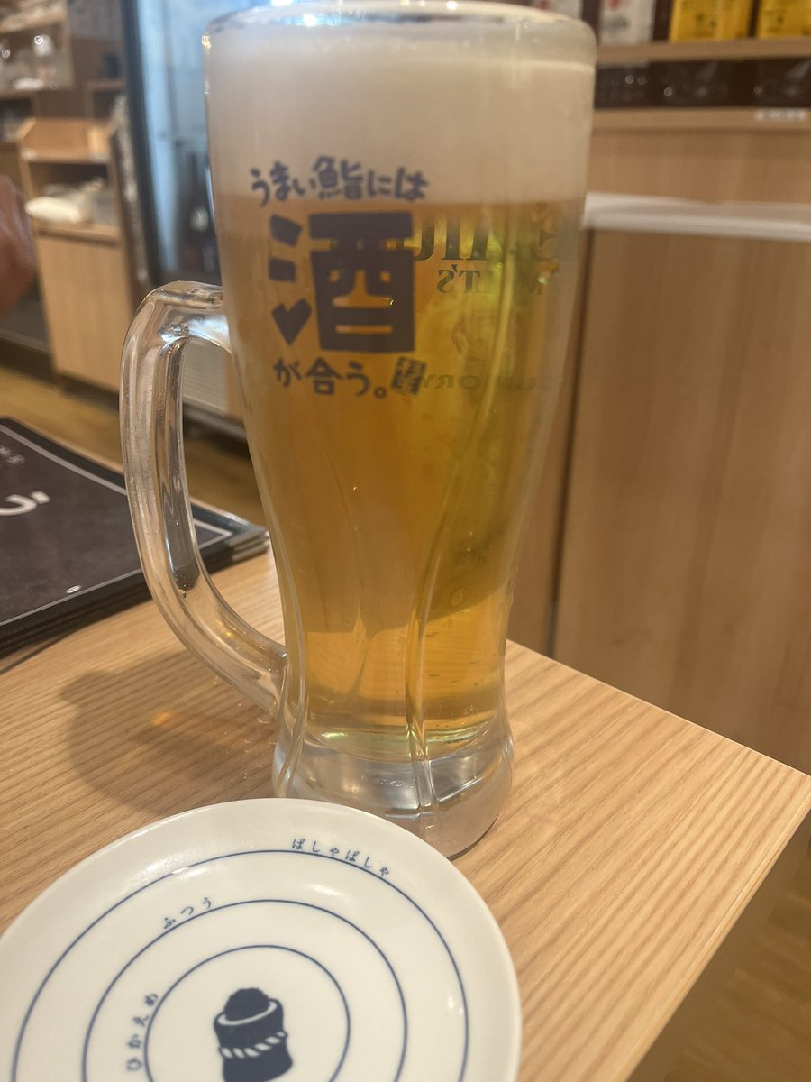 ringosake_riko's tweet photo. 大体のものにはワイン合わせちゃうけど、寿司には日本酒なんだよなー。まぁ言うて杉玉（スシローの居酒屋）なんですけど。 https://t.co/tZSjxqP6fI