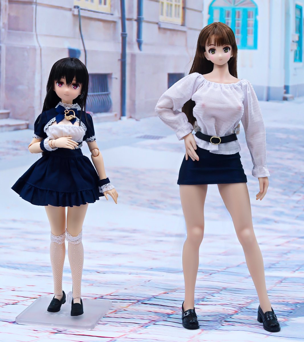 kitikuoumotokun's tweet photo. LDDOLL 29Lのゆいちゃんと
Azone Q’z Body Mの詩羽先輩とで
ツーショット📸
やっぱサイズ違うねぇ
詩羽先輩は販売終了してしまい
今は無きピュアニーモフレクションの
Lボディなためかヘッド大きめ
好みの問題かもだけど
ヘッドはお互い入れ替えた方が
ボディとのバランスは良さそうかな
#LDDOLL https://t.co/EJ09Wyy6yl