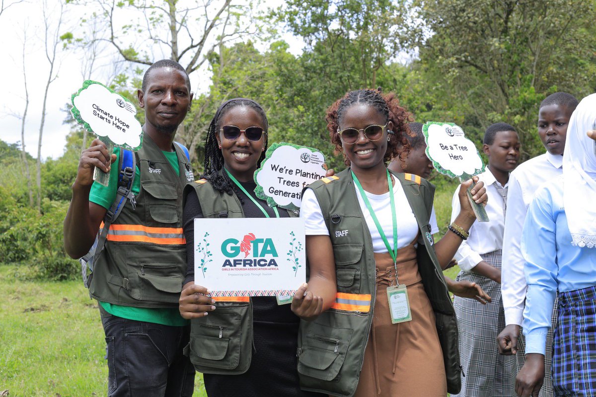 GoodForestsUg's tweet photo. Celebrating the #InternationalDayofForests in the most iconic style 🌳 
We are turning Tooro Kingdom greener , together with #KyebambeSecondarySchool, @GITA_Africa @Uganda_Expozed
Empowering communities, and growing a greener future ! One tree at a time.🌱#plantmoreTrees https://t.co/cJ6jGhKesr