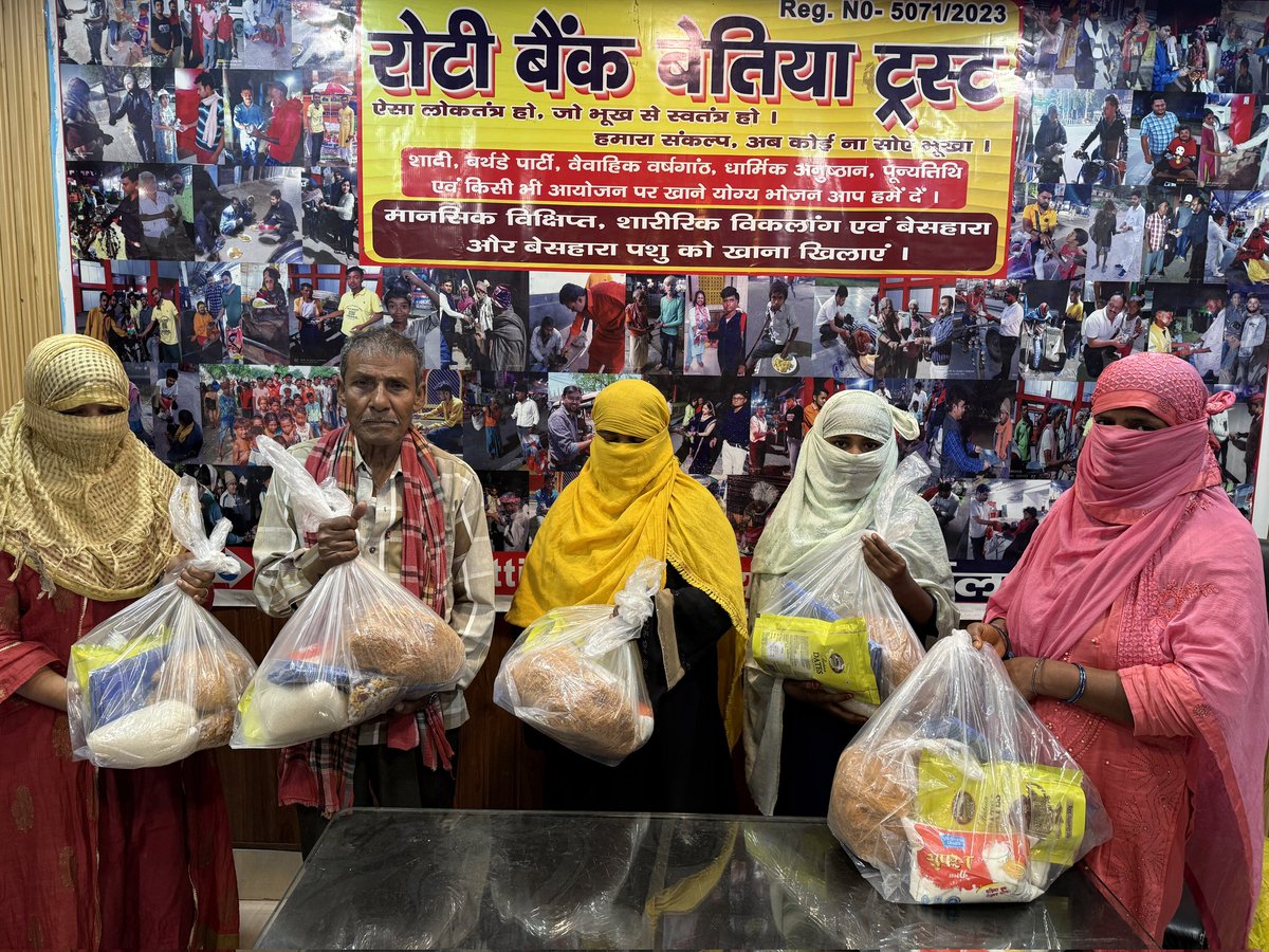 Rotibankbettiah's tweet photo. रोटी बैंक बेतिया में, हमारा मानना है कि हर किसी को त्योहार खुशी और गरिमा के साथ मनाने का हक है। 🎉❤️
आइए, देने की भावना को ज़िंदा रखें और अपने समुदाय में हर किसी के लिए हर त्योहार को खुशियों का मौका बनाएँ! https://t.co/cUXj1GMSE8