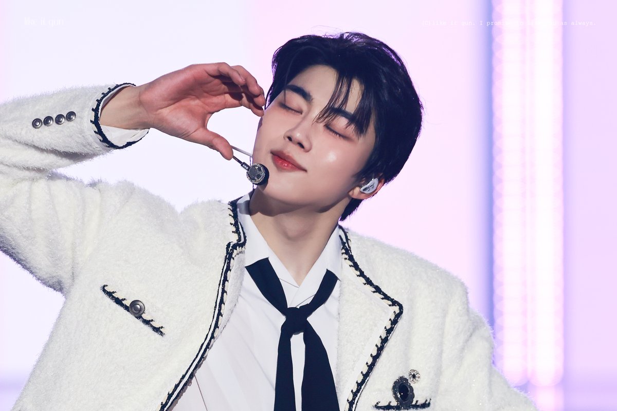 𝒍𝒊𝒌𝒆 𝒊𝒕 𝒈𝒖𝒏 🖤 tweet media