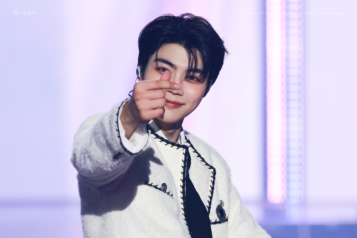 𝒍𝒊𝒌𝒆 𝒊𝒕 𝒈𝒖𝒏 🖤 tweet media