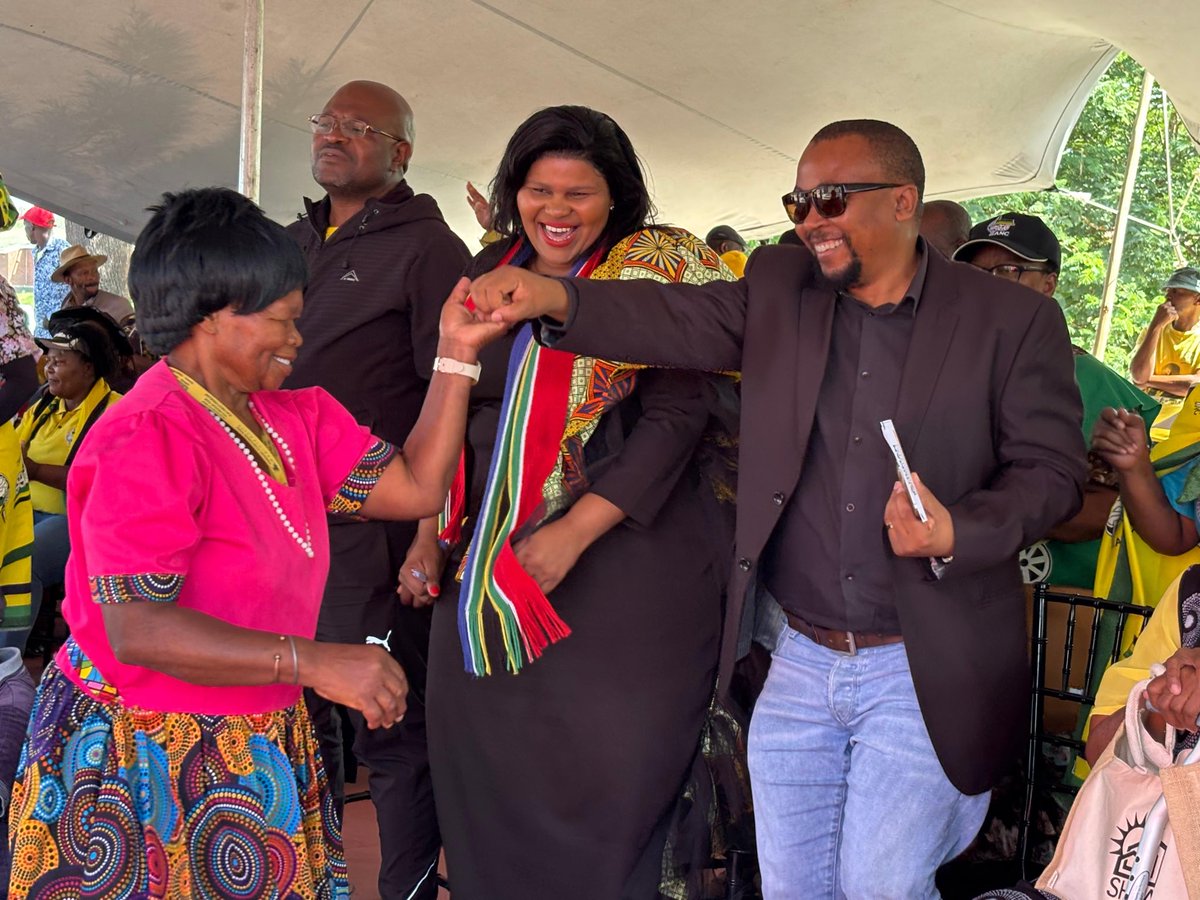NMandelaBaymuni's tweet photo. NMBMโs Office of the Speaker commemorates the day at Langa Memorial Precinct, Kariega, honouring the legacy of freedom and equality.
Leaders, together with the Uitenhage Massacre Foundation, are leading the programme
#AllHandsOnDeck
#MetroAtWork
#SiyaSebenza https://t.co/QFZ9PA9a2J