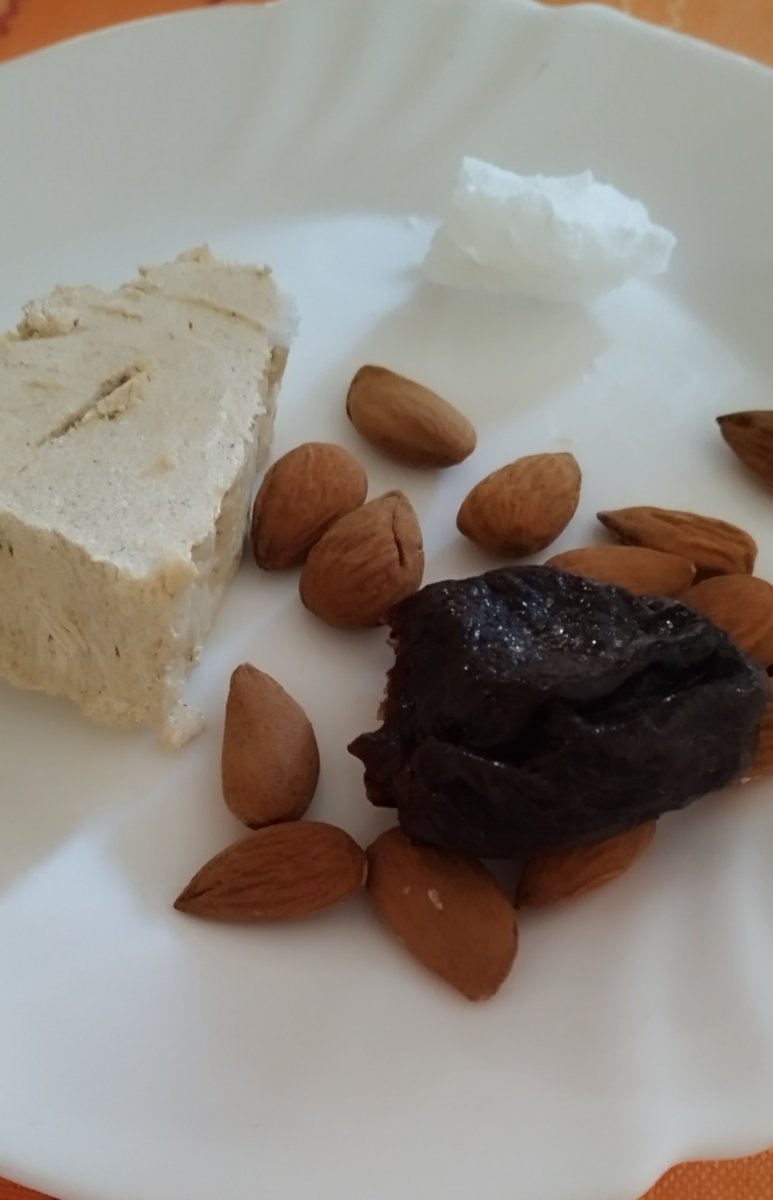 Η Απροσάρμοστη tweet media