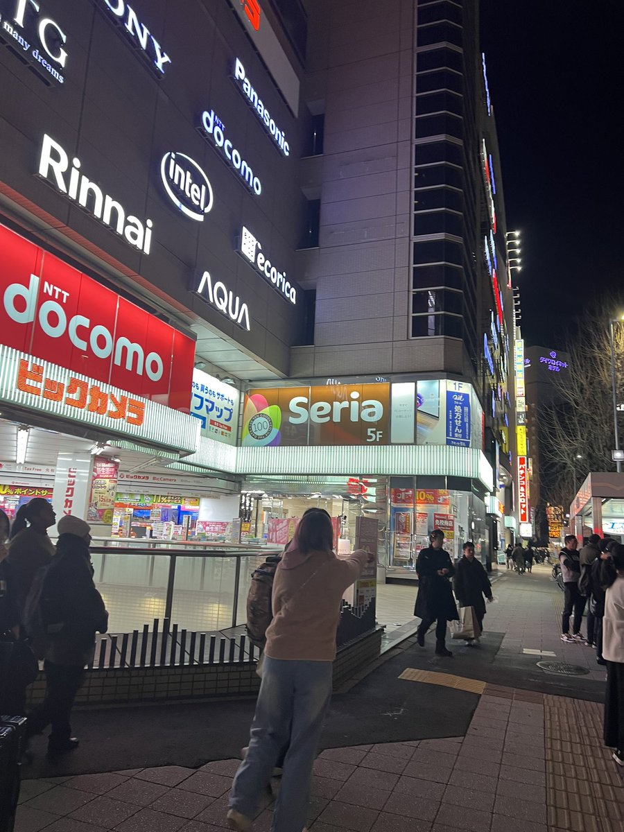 sengok38's tweet photo. 名古屋駅のビックカメラのエスカのあたりに落ちている
超切ない
持ち主拾いに来い https://t.co/qDhEhGOdC1