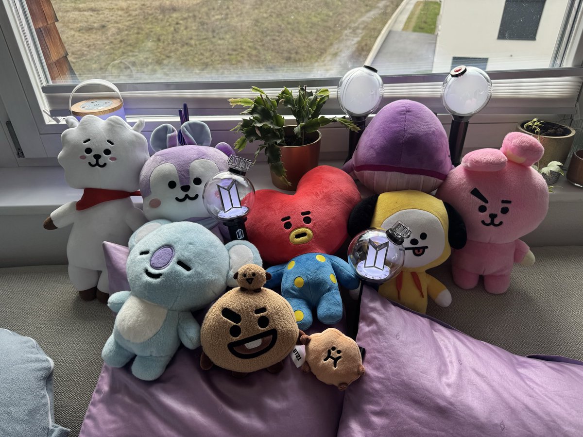 jadoreMojito's tweet photo. We are ready @netflix 💜🪭 are you? 🔍#austrianarmy @austrianBTSarmy #BTS #ARIRANG https://t.co/LmjARFJLuV