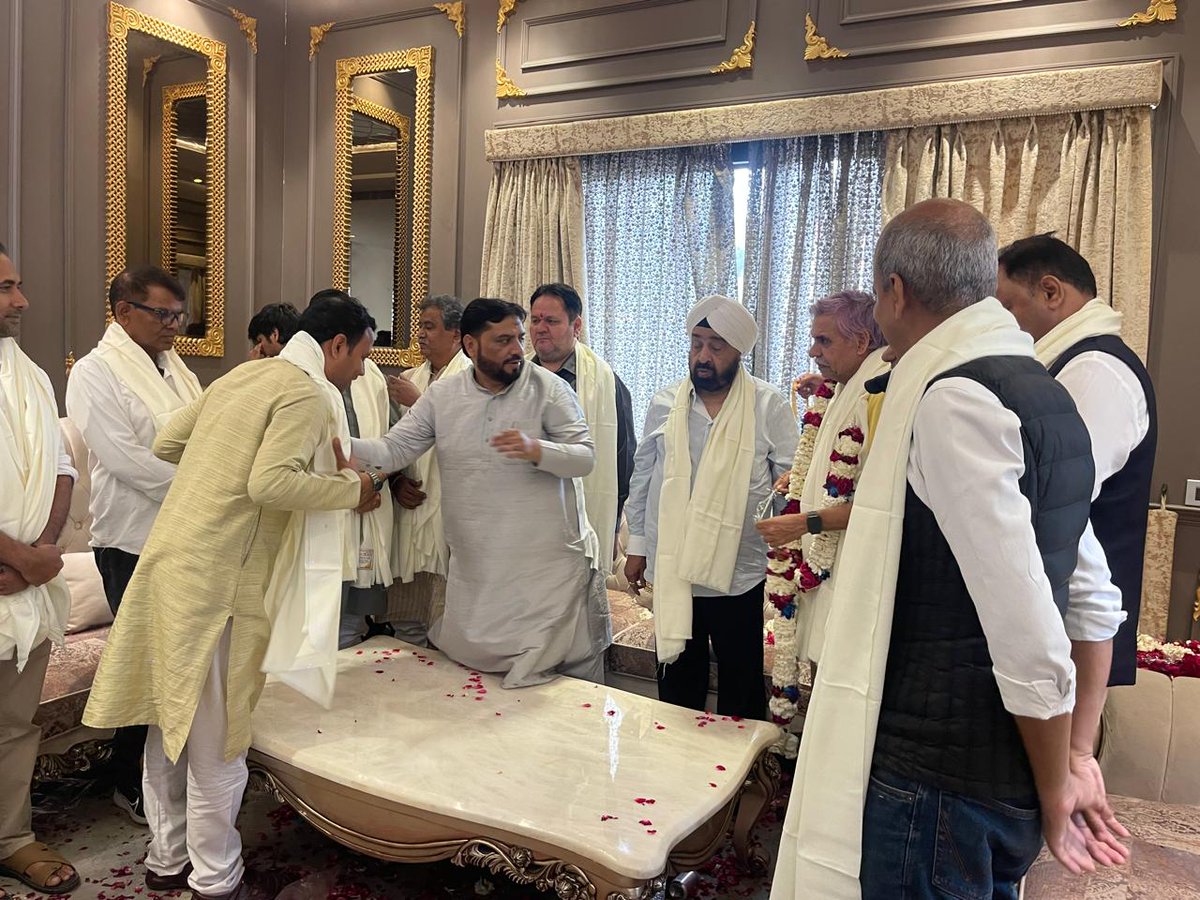 INCRachnatmak's tweet photo. रचनात्मक कांग्रेस के राष्ट्रीय अध्यक्ष संदीप दीक्षित जी ने सिविल लाइंस नई दिल्ली स्थित उस्मान भाई द्वारा आयोजित ईद मिलन समारोह में शिरकत की।

 सभी देशवासियों को ईद मुबारक 🌙 https://t.co/97GZJ1ql96