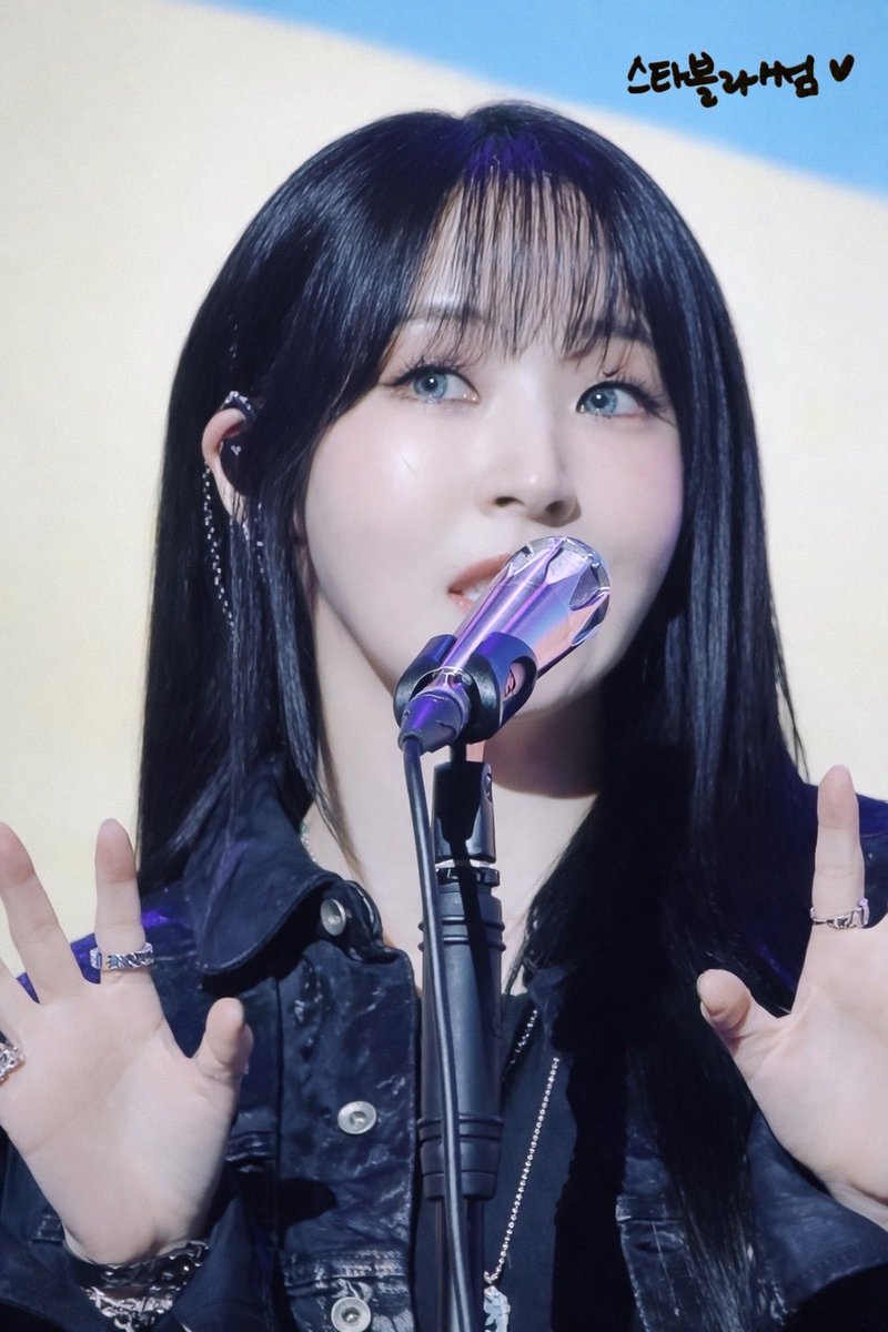 19921222com's tweet photo. 260321

문별없는세상죽음뿐

#문별 #MOONBYUL https://t.co/lBfuvqlkdf